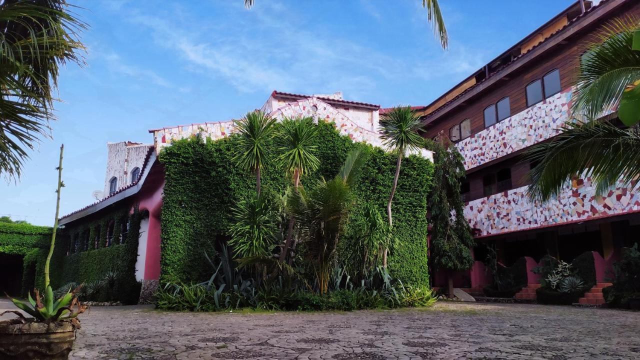 Hotel La Hasienda Kupang  Exterior photo