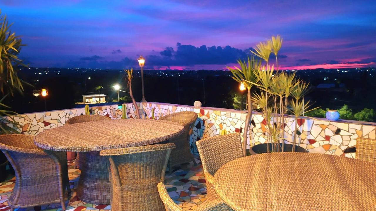 Hotel La Hasienda Kupang  Exterior photo