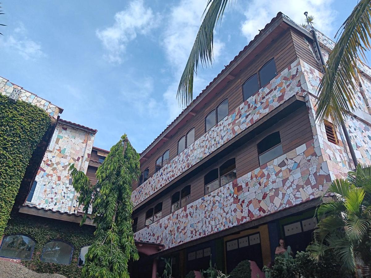 Hotel La Hasienda Kupang  Exterior photo