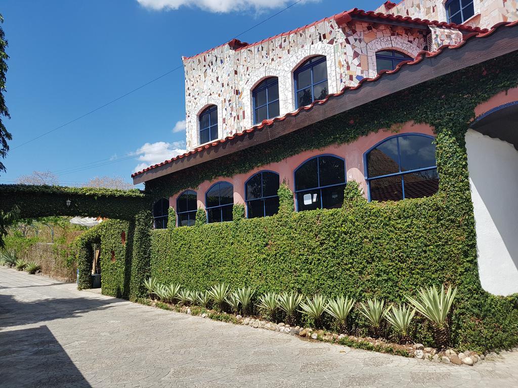 Hotel La Hasienda Kupang  Exterior photo